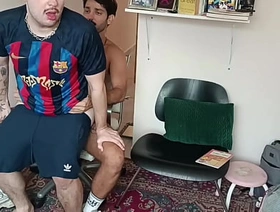 Veio pintar a minha casa e arrombou meu cuzinho na sala (COMPLETO NO RED) hot european gay porn