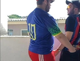 Ursão maloka comendo branquinho tatuado na laje (COMPLETO Bantam RED) suit japan gay porn