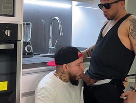 Mi Gymbro despues Del Gym , Nos Sacamos La Leche asia muscle gay porn