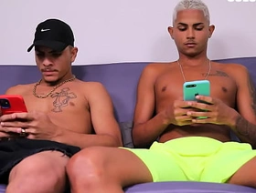 Batalha de punheta com meu amigo! hot gay domination porn