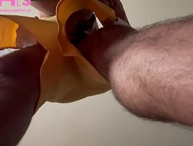 Gostoso de shorts na praia com a rola marcando juicy chinese gay porn