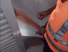 Putaria no vestiário hot gay handjob porn