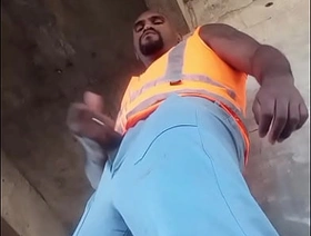 Trabalhador filma se masturbando na obra hot big dick gay porn