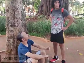 O estrangeiro estava procurando uma casa de putaria, mas acabou indo sentar na rola do Big Marcos korean men gay porn