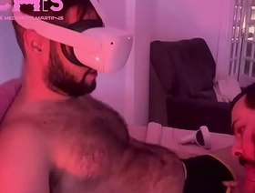 Peludo usa óculos de realidade virtual - VÍDEO completo no RED korean gay porn 2021