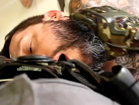 SEGURANÇA GANHANDO UM BOQUETE korean youtuber gay porn