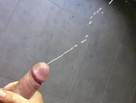 vor dem badezimmer fenster heftig mein sperma spritzen lassen xxx hot indian gay porn