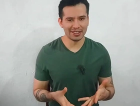 Joven virgen le da sexo oral por primera vez al compañero dotado 21cm musculoso del trabajo en la oficina! Casi los atan . Relato sexual young gay hot porn