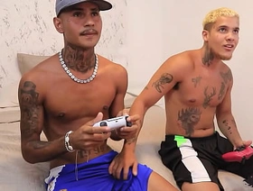 Mamando meu friends with depois de perder no videogame porn gay cute chinese