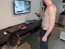 O MEU VIZINHO ARROMBOU MEU CÚ, SOFRIR NA ROLONA GROSSA E GRANDONA chinese gay porn creampie