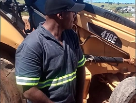 Trabalhador foi bater uma e o chefe quase pega ele com a mão na obra hot jubilant porn gif